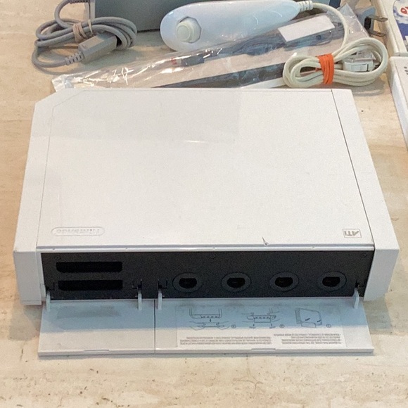 Nintendo Wii Console & 3 Mario Wii Games RVL-001 Complete Super Smash Pikachu - Picture 10 of 16